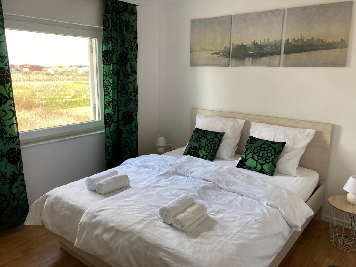 Apartmani Dorijan Vrsi Exterior foto