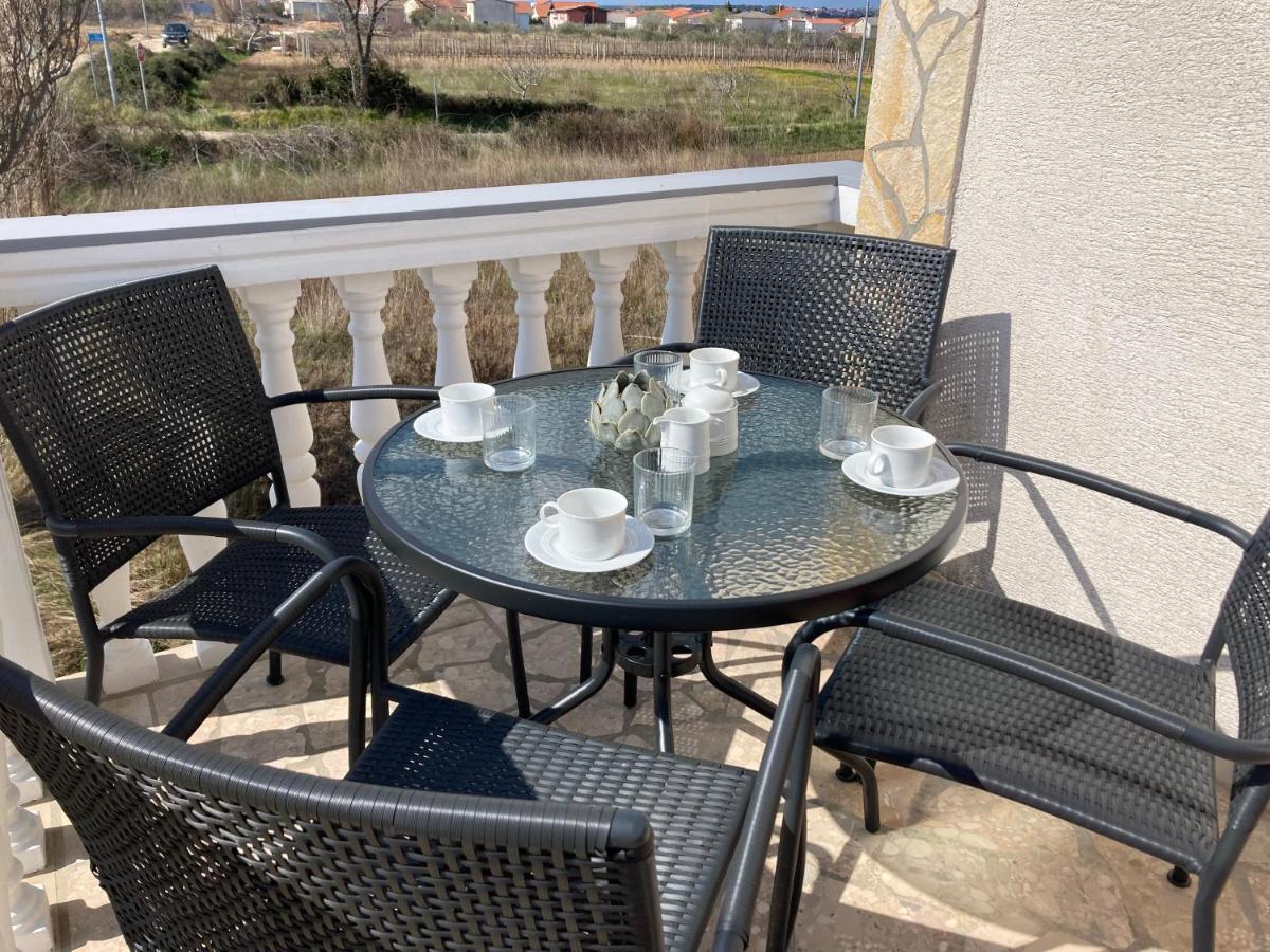 Apartmani Dorijan Vrsi Exterior foto
